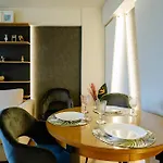 Apartment The Quark Modern Designed 2br
