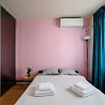 The Quark Modern Designed 2br Apartment