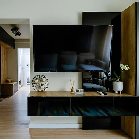 The Quark Modern Designed 2br Apartment *