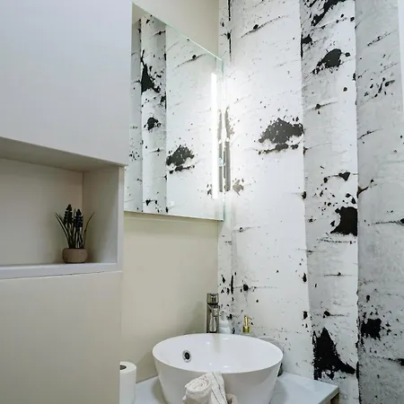 The Quark Modern Designed 2br Craiova