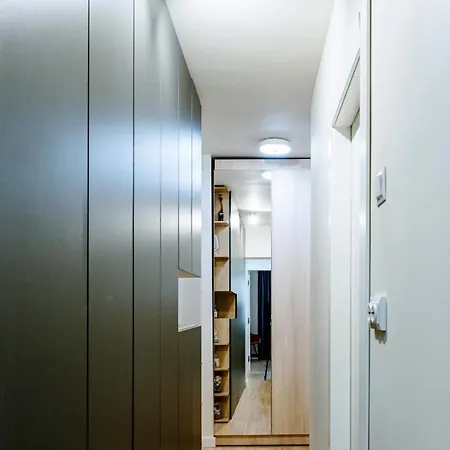The Quark Modern Designed 2br Lägenhet *