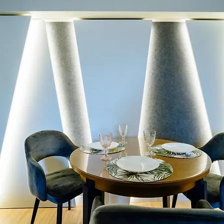 The Quark Modern Designed 2br * Крайова