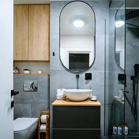 The Quark Modern Designed 2br Apartment *