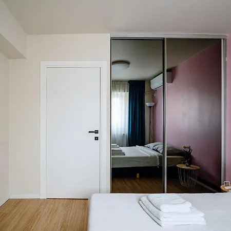 The Quark Modern Designed 2br Craiova