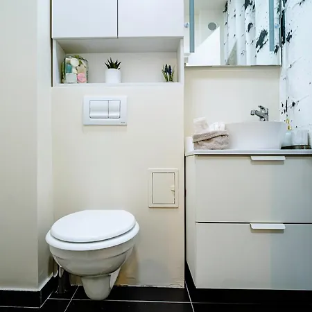 The Quark Modern Designed 2br Apartment