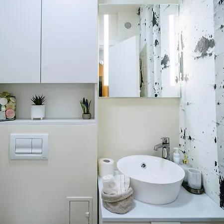 The Quark Modern Designed 2br Lägenhet Craiova