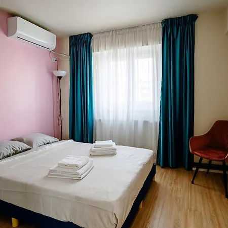 The Quark Modern Designed 2br Κραϊόβα