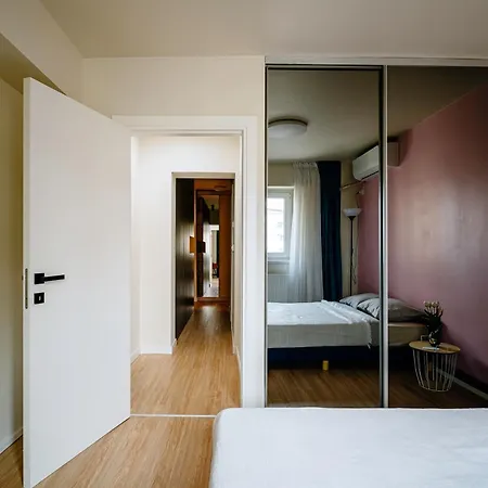 The Quark Modern Designed 2br Apartment *