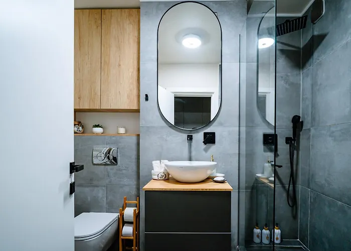 The Quark Modern Designed 2br Apartment *