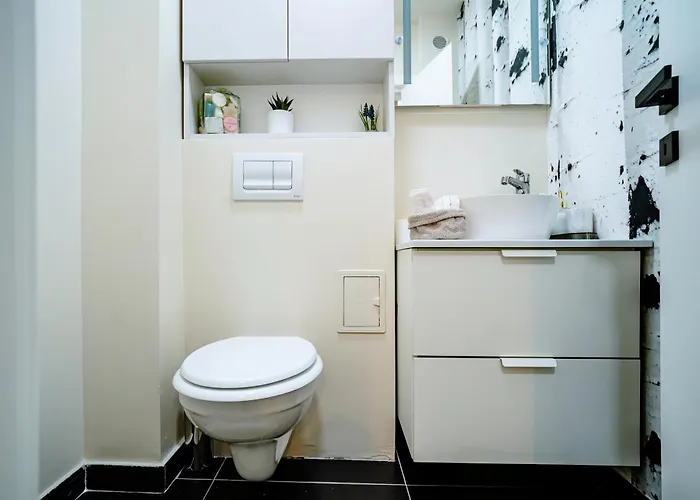 The Quark Modern Designed 2br Apartment