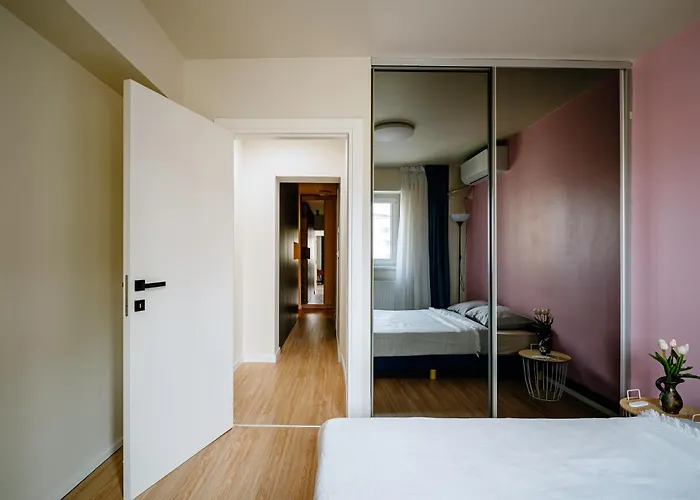 The Quark Modern Designed 2br Apartment *